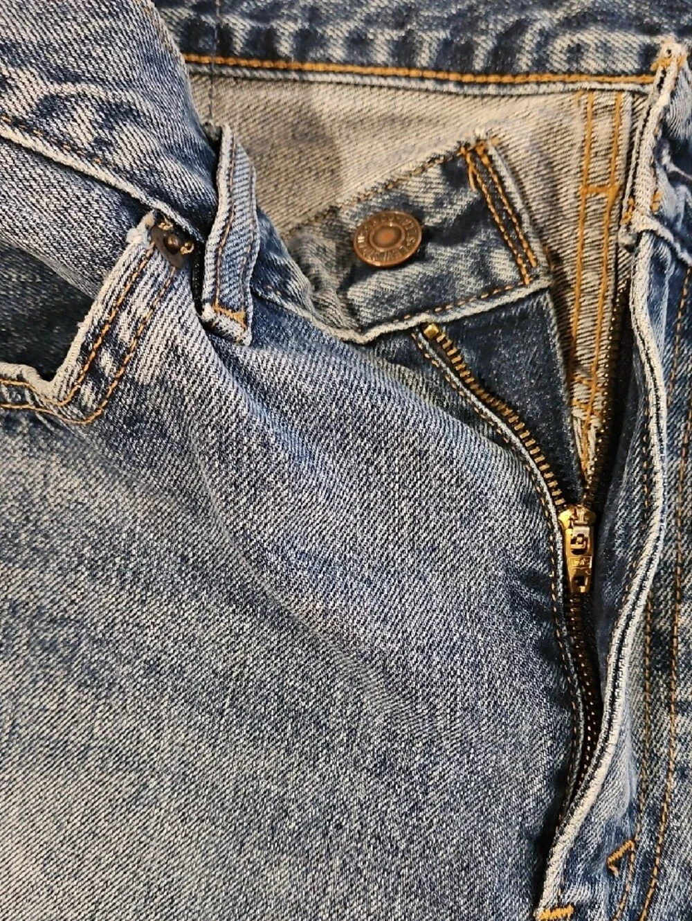 Levi's Women's Blue Pieced Denim Jeans 0097 - Picture 4 of 8